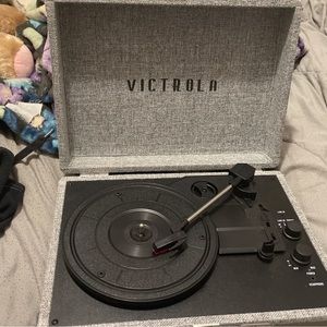 $30 will take $25, we don’t have the wires for it in the back.